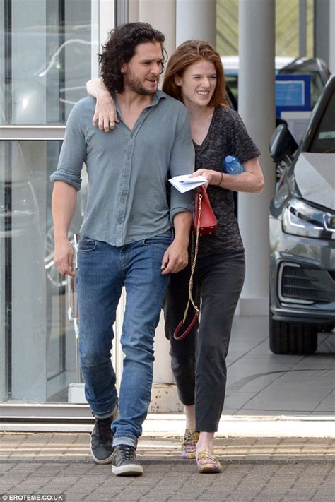 kit harrington nude|‘Game of Thrones’ Stars Rose Leslie and Kit Harington Married in。